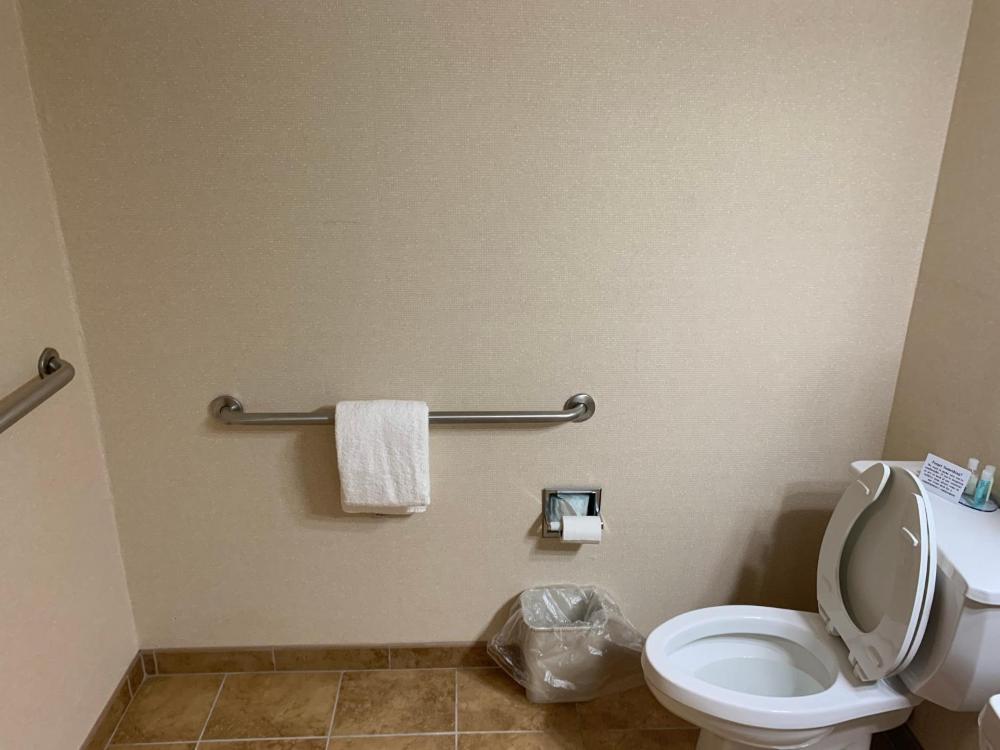 Queen Room - Accessible/Non-Smoking interior