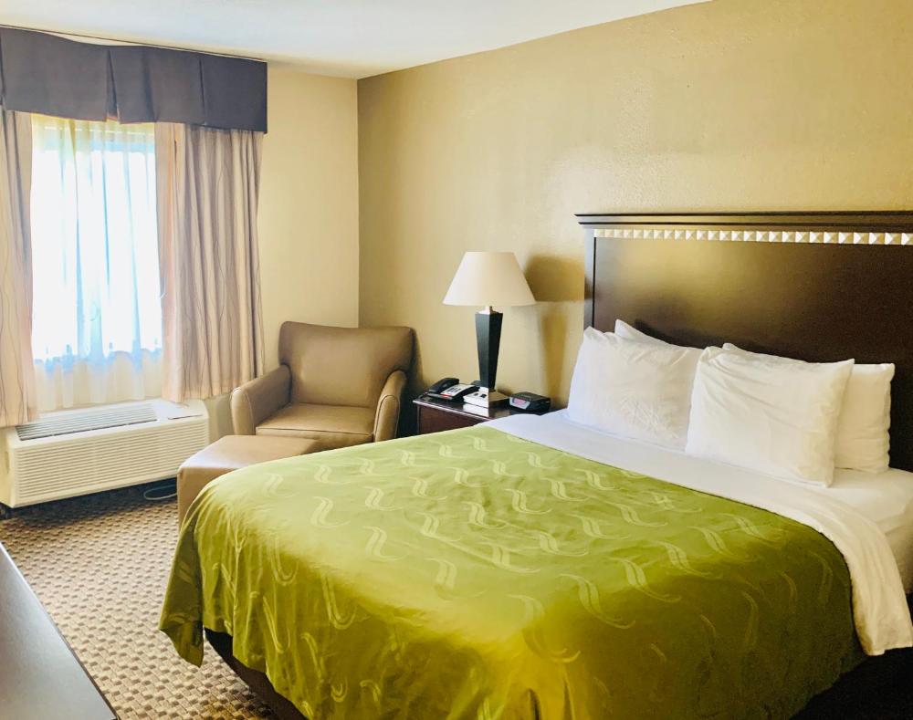 King Room - Non-Smoking interior