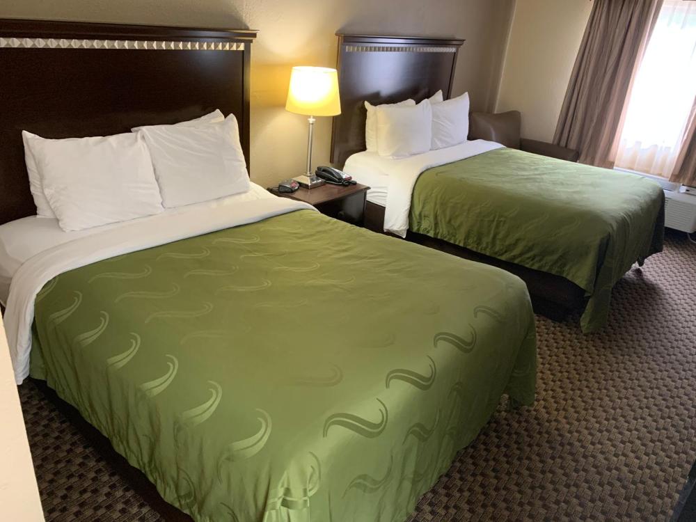 Queen Room with Two Queen Beds - Non-Smoking interior